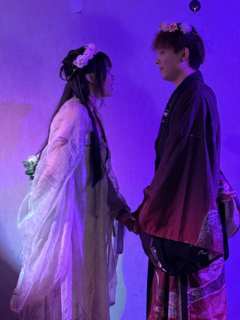 “春山融雪，昆仑玉魄，不及阿瑶半分颜色。”
“血脉相连，不论