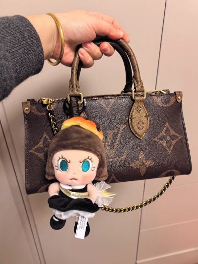 一直喜欢茉莉，终于出了一款毛绒挂件，长在我心巴上，让她每天陪着我😊