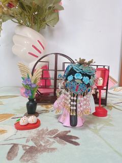 游园惊梦·囡茜的牡丹亭
当苏州昆曲的水磨调漫进潮玩的方寸，这