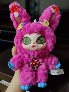 低于原价买到的两个新嘢毛绒挂件。
看到就惊艳到了，好大一只(