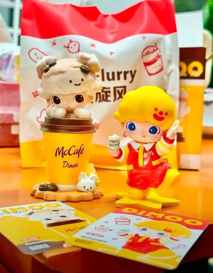 那当然是一边吃着麦旋风、一边看着我的好大儿了😍，太可爱了，冲冲冲