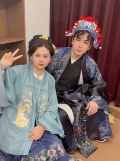 ￼ 剧本杀史上打过最委屈的角色出现了「带我走吧。我不要你袖手