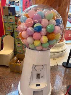 环球港今天外面有一个美食节，吃完东西往里面逛逛，看到有一个上