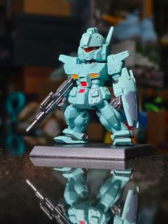 来自《机动战士高达﻿0083》中的两款经典机体——吉姆特装型