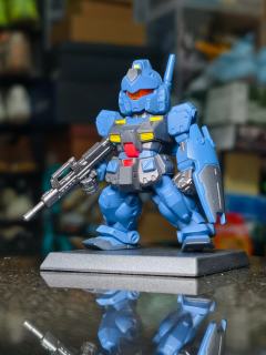 来自《机动战士高达﻿0083》中的两款经典机体——吉姆特装型