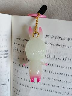 非常好看，晶莹剔透，10周年中唯一的一个夜光。买来也很划算，