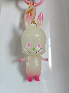 非常好看，晶莹剔透，10周年中唯一的一个夜光。买来也很划算，