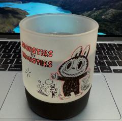 冷水变粉
10周年mini杯，透明底黑色labubu，比全黑