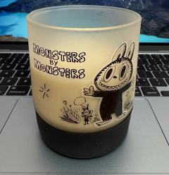 冷水变粉
10周年mini杯，透明底黑色labubu，比全黑
