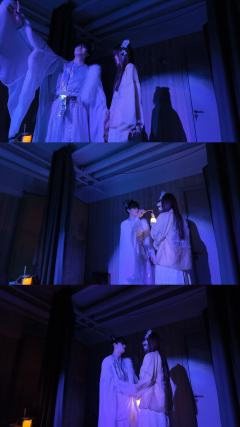 从此刻开始 三 二 一
世界向前 我们向后 一直相爱

阿金