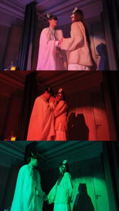 从此刻开始 三 二 一
世界向前 我们向后 一直相爱

阿金