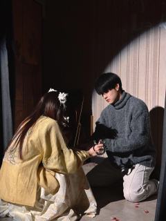 从此刻开始 三 二 一
世界向前 我们向后 一直相爱

阿金