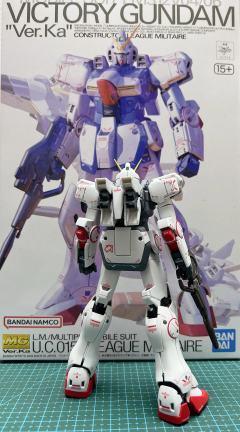 这次的V是模仿Gundam Fanclub出厂配色ν高达的配