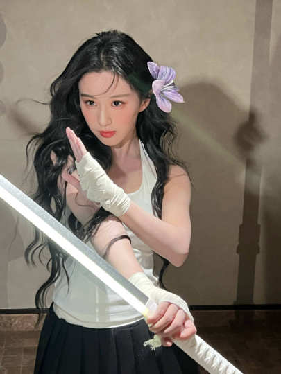 一身战损，一抹寒芒，将美强飒直接刻进DNA！