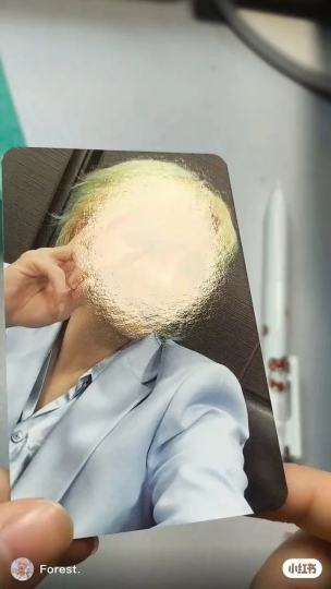 向各位克拉女神求助，能不能帮忙看看这张卡是真的还是假的？🙏🏻🙏🏻🙏🏻