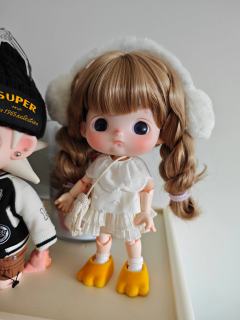 宝宝太美啦，这么幼态的脸穿女装一点也不违和，可以跟嘎子姐互换