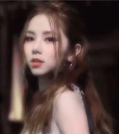 鞠婧祎和邓紫棋的头像少量觉得适合戴的