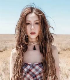 鞠婧祎和邓紫棋的头像少量觉得适合戴的