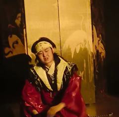 “致我们鱼死网破的胜利……”
“殿下,爱这个字太浅了。”