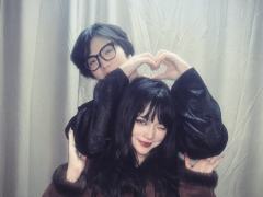 “致我们鱼死网破的胜利……”
“殿下,爱这个字太浅了。”