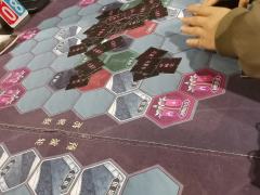 “艾莲娜！如果有谁欺负你，一定要告诉我，记住，你是我唯一的妹