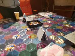 “艾莲娜！如果有谁欺负你，一定要告诉我，记住，你是我唯一的妹