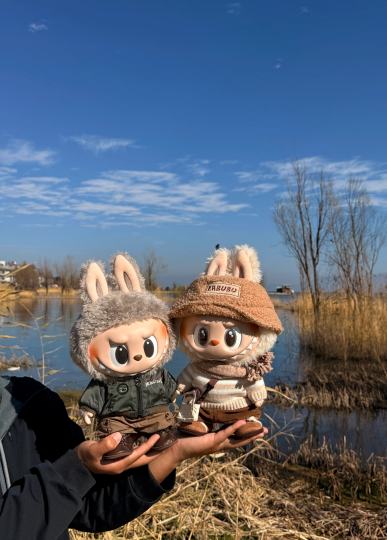 天初暖，日初长，好时光😊这个春节我带着娃娃来到大理洱海，度过了一段美好的时光！娃娃给予的情绪价值是无价的，时光静好，什么都好！ps：回头率好高，还有个阿姨说，让我多拍几张，哈哈