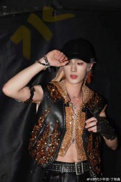 To歌手丁程鑫：
生日快乐！恭喜我们的“音乐小王子”又长大一