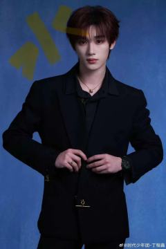 To歌手丁程鑫：
生日快乐！恭喜我们的“音乐小王子”又长大一