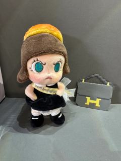 Molly美而萌之
红色经典款溢价太严重了，所以是pdd款
