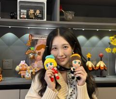 Molly美而萌之
红色经典款溢价太严重了，所以是pdd款
