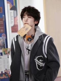 ℍ𝕚  ˗ˋˏ ϩ⊘ϩϬ ˎˊ˗
🧨🏮 除̺͆夕̺͆快