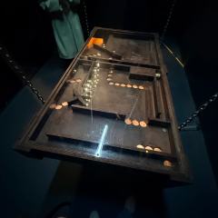 这家店位于春熙路他们家主要经营的是大型机械密室，对于喜欢解谜