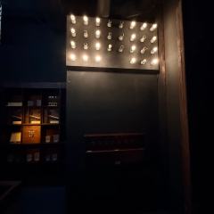 这家店位于春熙路他们家主要经营的是大型机械密室，对于喜欢解谜