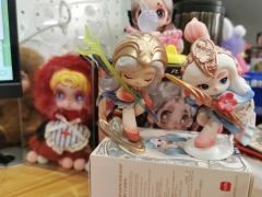 手办吧 因为挂件打理不好的话真的很容易脏 价格也没手办那么划