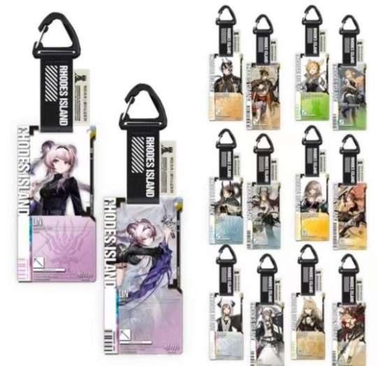 “认证通过——是罗德岛的人啊！”✨  
挂件+卡套 combo 直接戳中刀客塔心巴！  
银灰能天使全员到齐，镭射光一晃就心动💘  
织带细节、编号卡…连斜线都印得超有质感！  
这波22.0，不收真