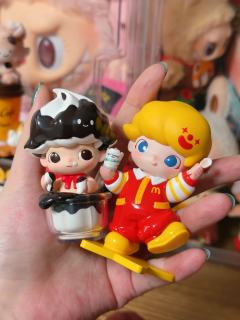 麦当劳Dimoo还是肯德基Dimoo？
论个头麦当劳大 论精