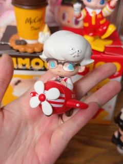 麦当劳Dimoo还是肯德基Dimoo？
论个头麦当劳大 论精