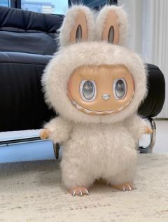 大天使拉布布，翅膀可动、眼神灵动
丑萌与仙气并存，手感与颜值