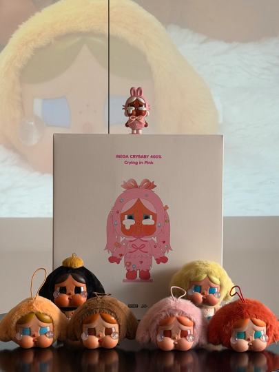 crybaby上海特展的这些扭蛋就差黑色和黄色的了不过很快就可以集齐了因为剩下的俩已经在来的路上了