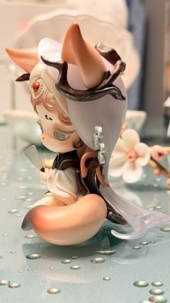 「戏尾」惊鸿现千岛，胭脂作画，工笔为魂。与君共赏这一折云间风