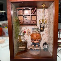 看起来很有文化的样子。省钱版：之前做娃屋剩的墙纸，上一个造景