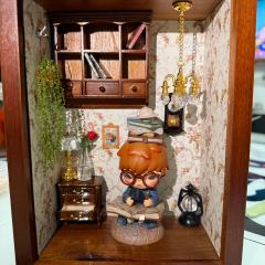 看起来很有文化的样子。省钱版：之前做娃屋剩的墙纸，上一个造景