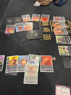 2-4人打牌博弈小游戏，跟三国杀类型不同，一共10个人物5种