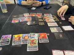 2-4人打牌博弈小游戏，跟三国杀类型不同，一共10个人物5种