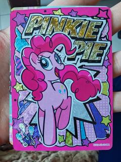 好久没玩小马宝莉卡了，这是啥卡呀，没见过？值钱吗？