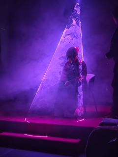 青白是南山先生继南墙系列后面一个新的复活流系列的第一部作品，