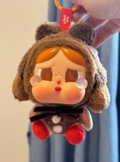 把哭娃的上海展的扭蛋和哭哭熊结合在一起了！
没想到这么和谐！