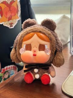 把哭娃的上海展的扭蛋和哭哭熊结合在一起了！
没想到这么和谐！