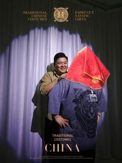 👩❤️👨
👦🏻:😳?😠
👧🏻:你这眼神,